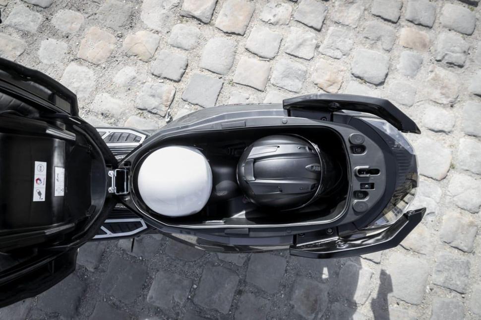 Скутер Peugeot Pulsion 125 RS 2019. Тест и обзор
