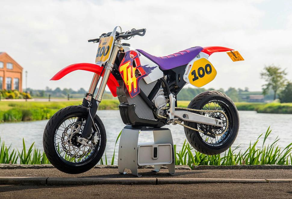 Stark Varg стилизованный под Honda CR500 Stark Varg стилизованный под Honda CR500