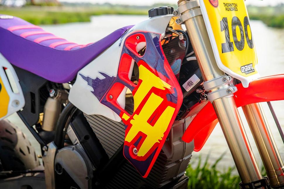 Stark Varg стилизованный под Honda CR500 Stark Varg стилизованный под Honda CR500