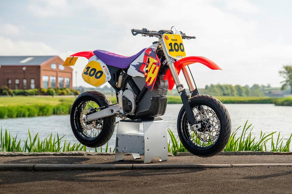 Stark Varg стилизованный под Honda CR500 Stark Varg стилизованный под Honda CR500