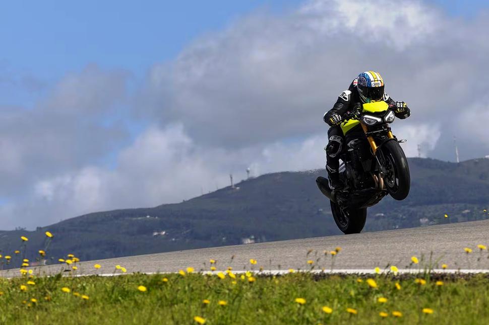 Triumph Speed Triple 1200 RX 2026 Triumph Speed Triple 1200 RX 2026