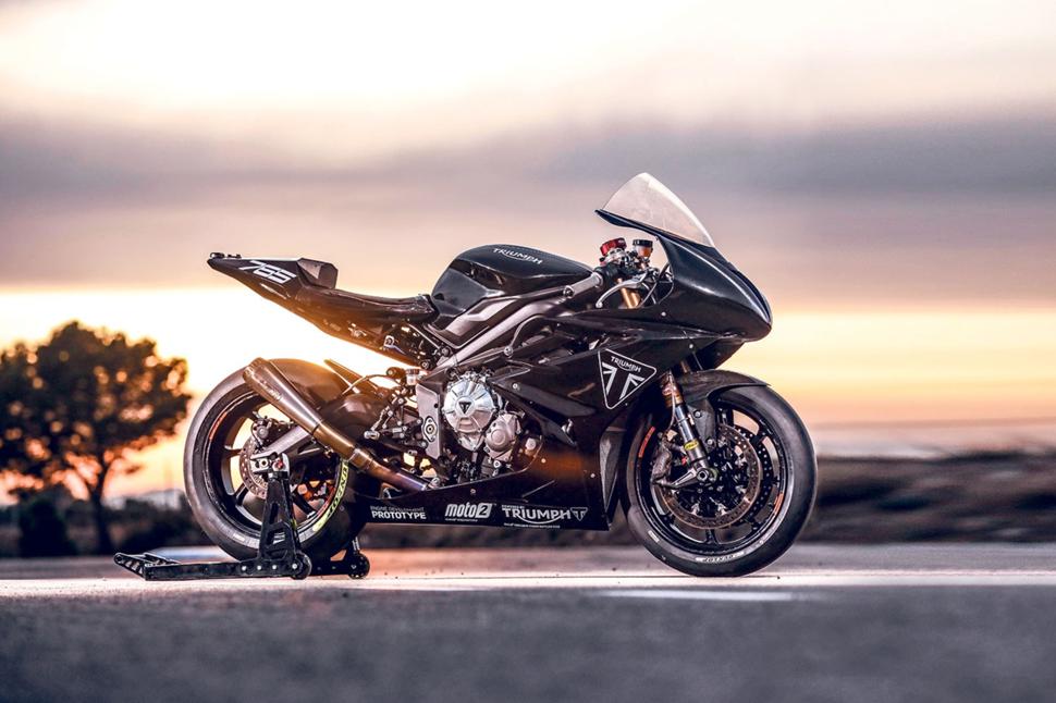 Спортбайк Triumph с новым двигатель для гонок Moto2