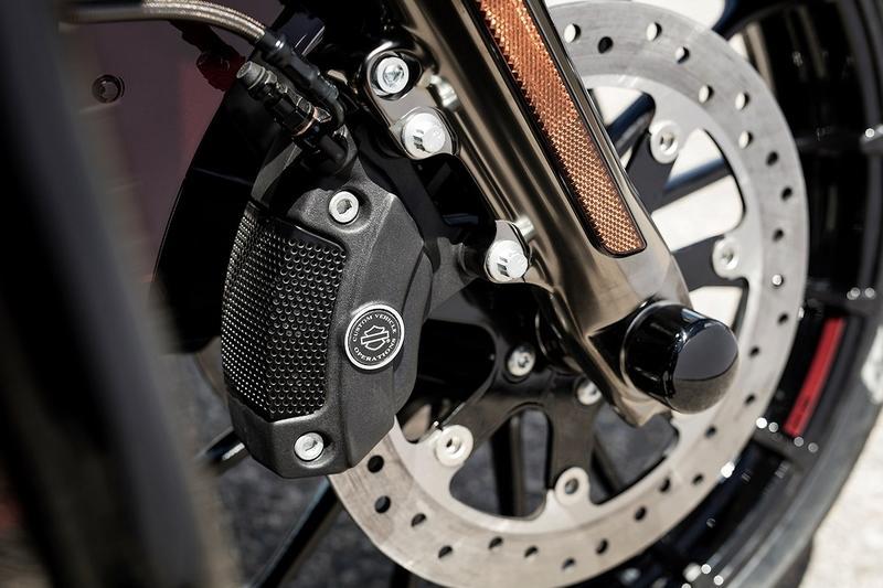 Обзор круизера Harley Davidson CVO Street Glide 2019