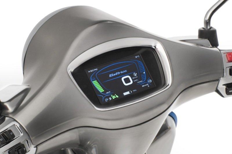 Электро скутер Vespa Elettrica поступает в производство в сентябре