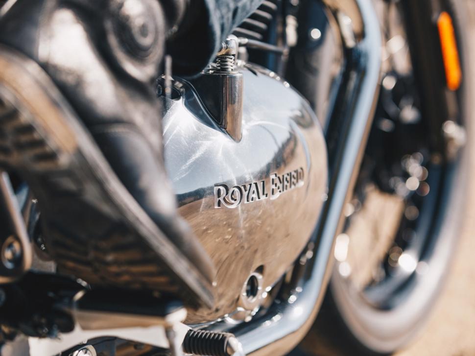 Обзор мотоцикла Royal Enfield Continental GT 2014 - легенда двухколесного мира