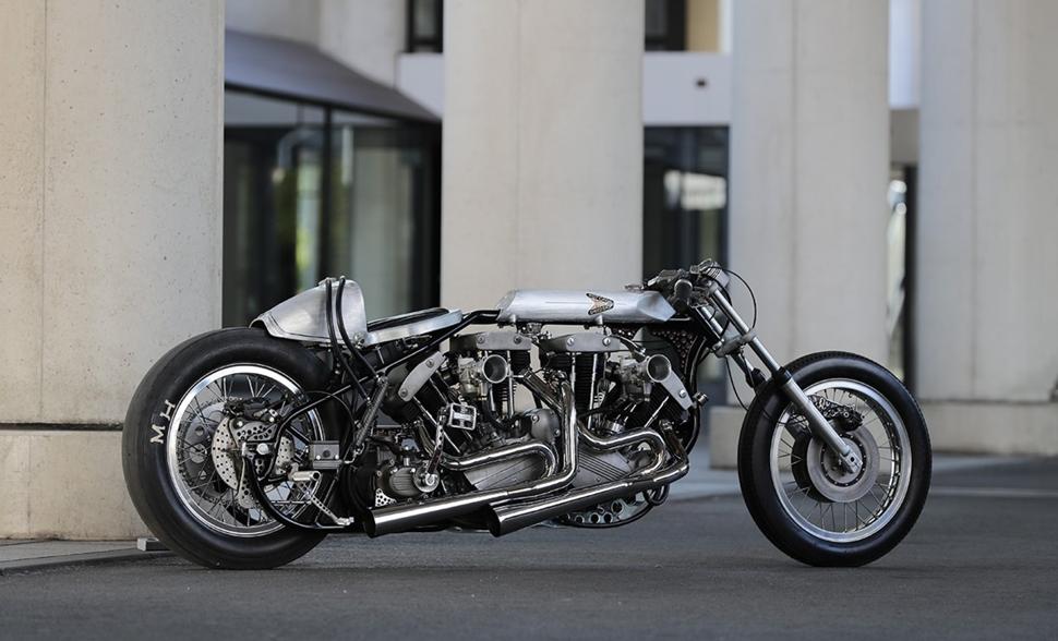 Harley Davidson с двумя двигателями