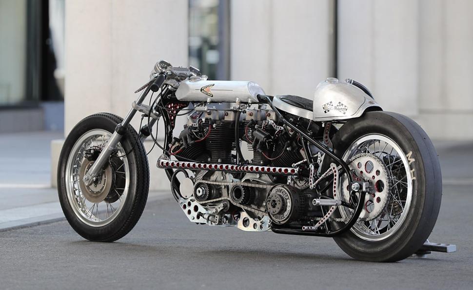 Harley Davidson с двумя двигателями