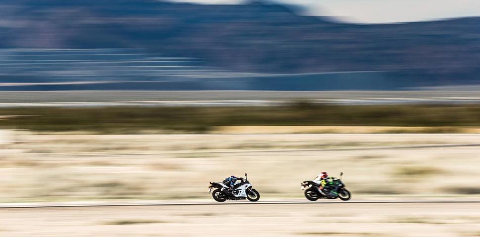 Сравнение спортбайков Yamaha YZF-R3 и Kawasaki Ninja 400 2019