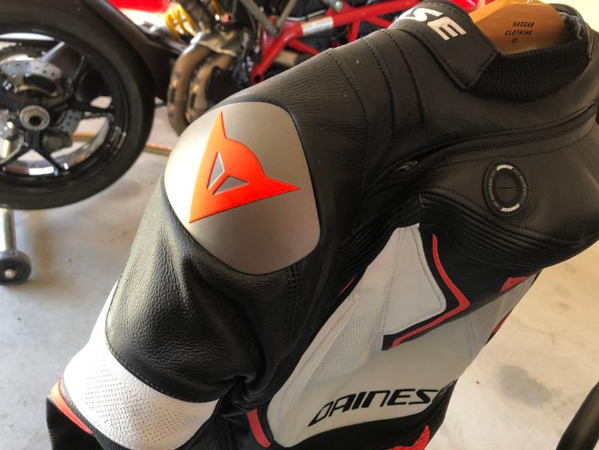 РњРѕС‚РѕРєРѕРјР±РёРЅРµР·РѕРЅ Dainese Misano 2d Air airbag