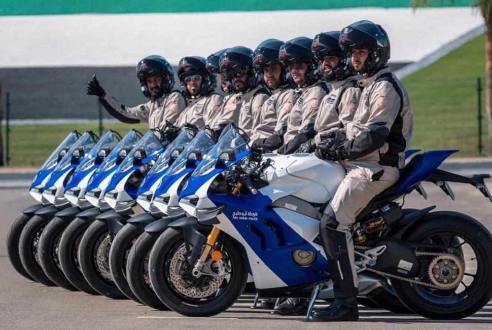 Полиция Абу Даби на Ducati Panigale V4