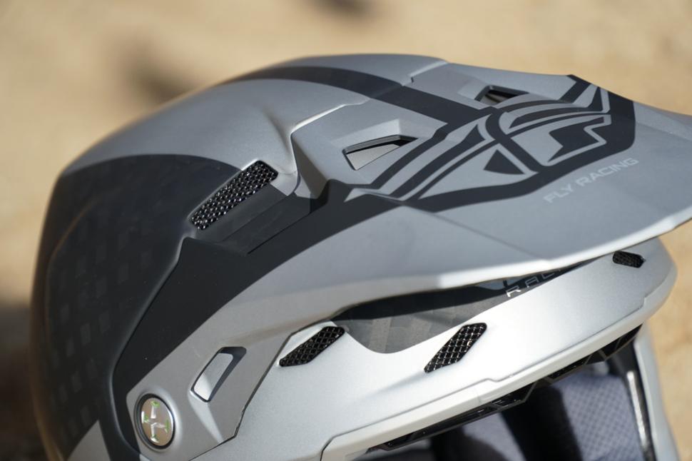 Отзыв о мото шлеме Fly Formula Carbon
