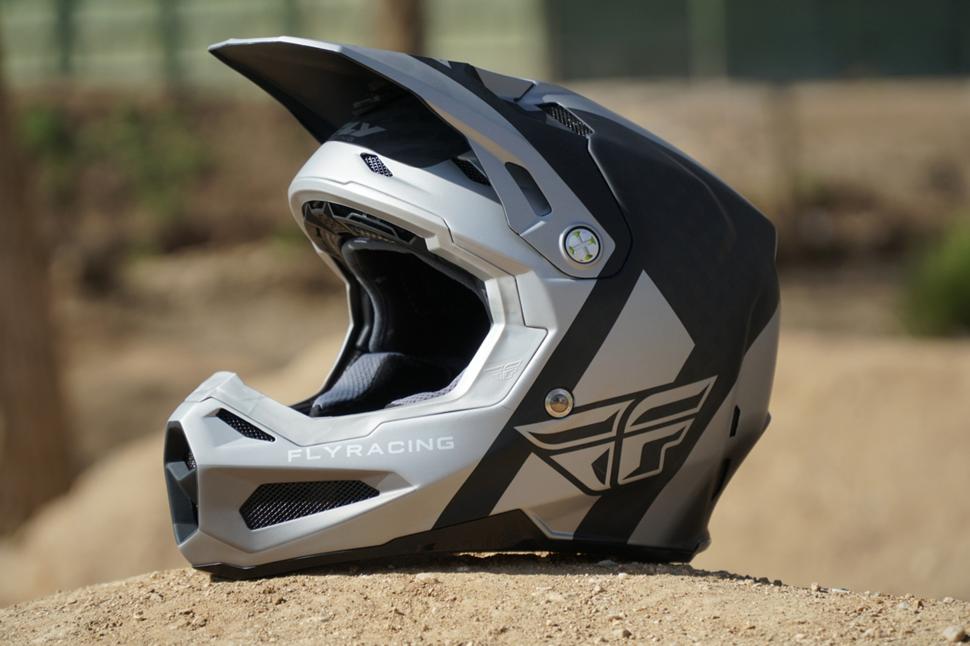 Отзыв о мото шлеме Fly Formula Carbon