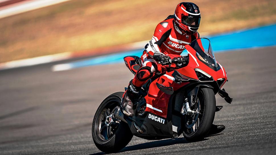 Ducati Superleggera V4 на треке