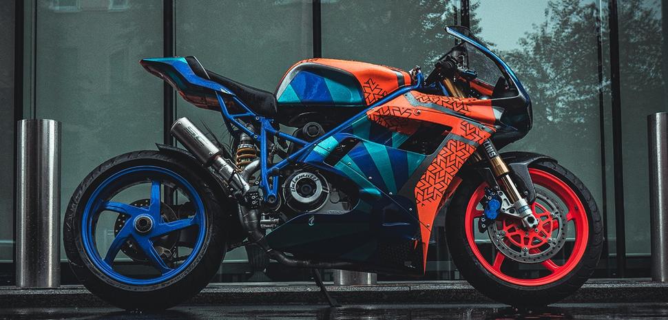 Ducati Нейтири с костлявой заводной задницей