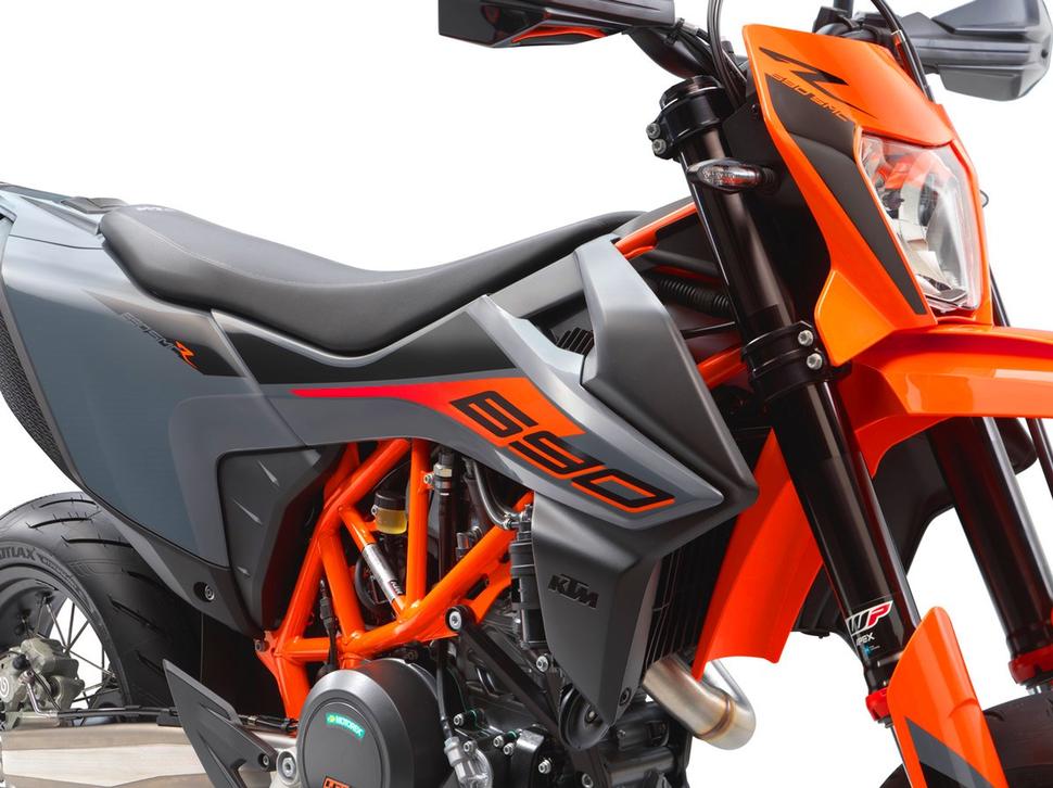 Супермото KTM 690 SMC R 2021 года 