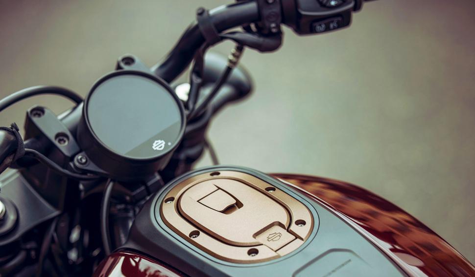Приборная панель Harley Davidson Sportster S 2021