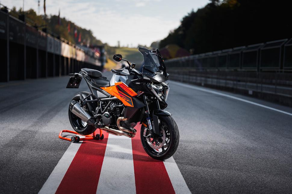 KTM 1290 Super Duke GT 2025