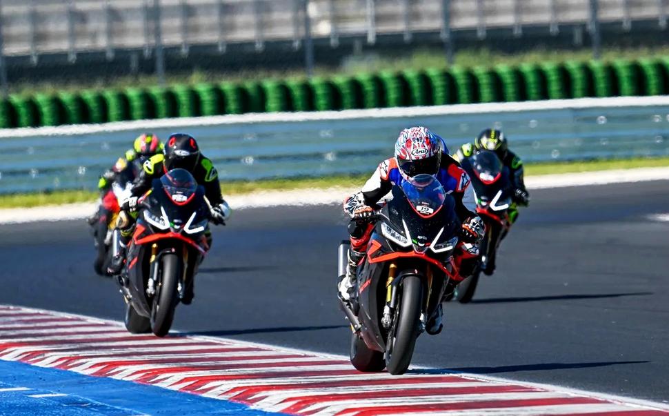 Aprilia RSV4 Factory 1100 2026
