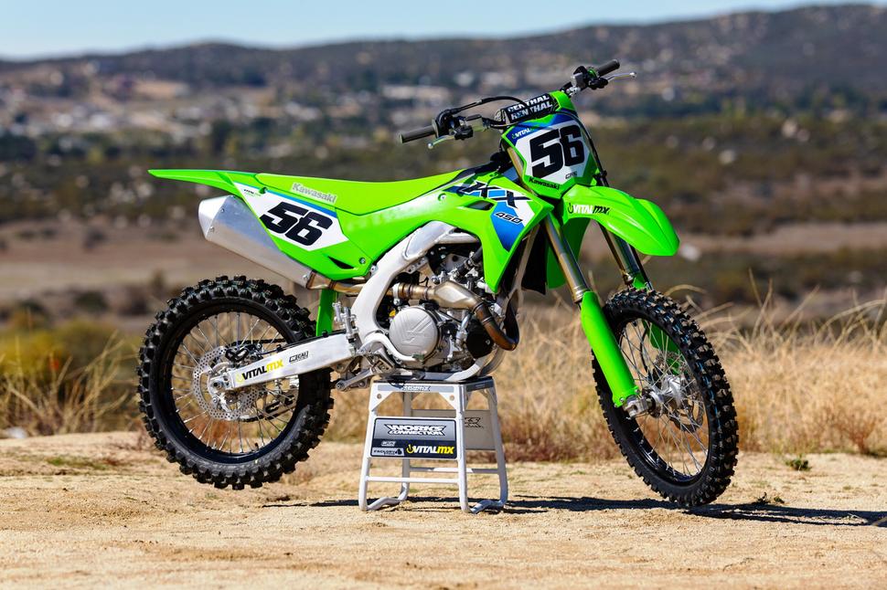 Сравнение восьми кроссовых мотоциклов 450 кубов 2026 года