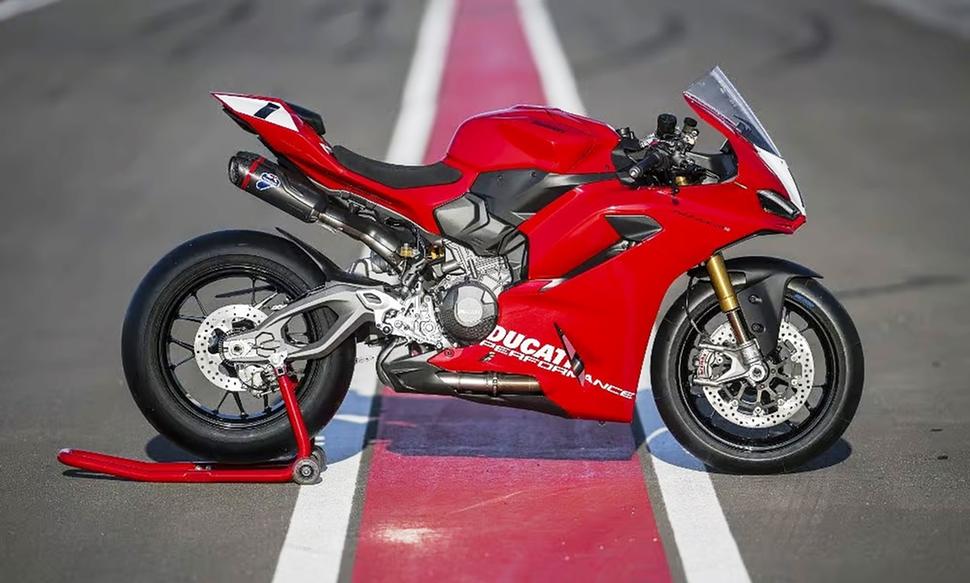 Ducati Panigale V2 2025