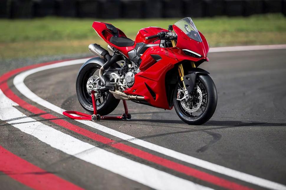 Ducati Panigale V2 S 2025