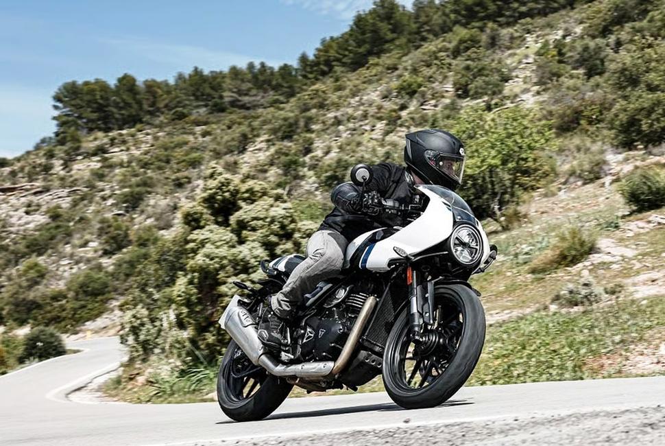 Triumph Thruxton 400 и Tracker 400 2026. Отзыв