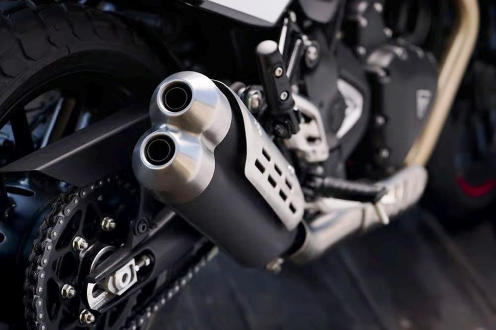 Triumph Thruxton 400 и Tracker 400 2026. Отзыв