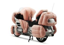 Полная защита мотоцикла: Внешний аирбаг — новый рубеж безопасности