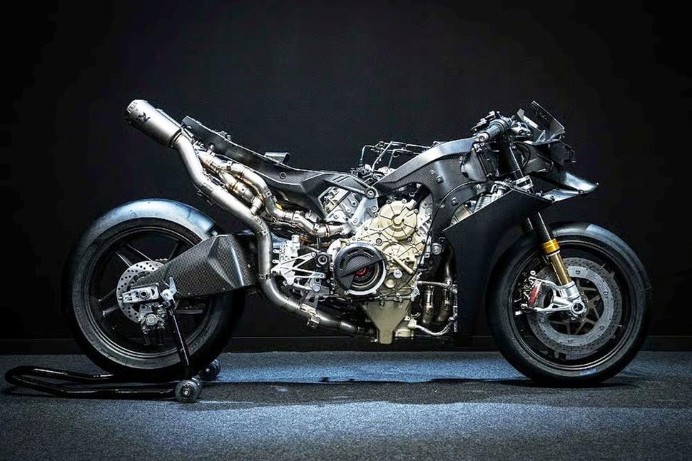 Ducati Superleggera V4 Centenario 2026. Подробности