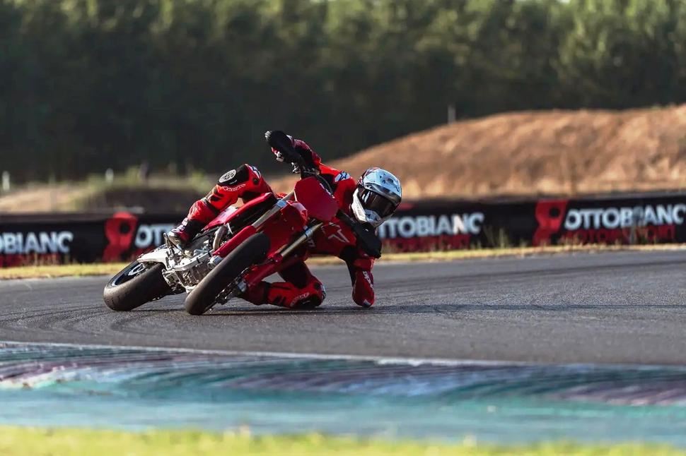 Ducati Desmo450 SM 2027