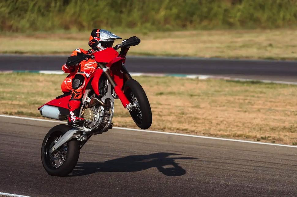 Ducati Desmo450 SM 2027