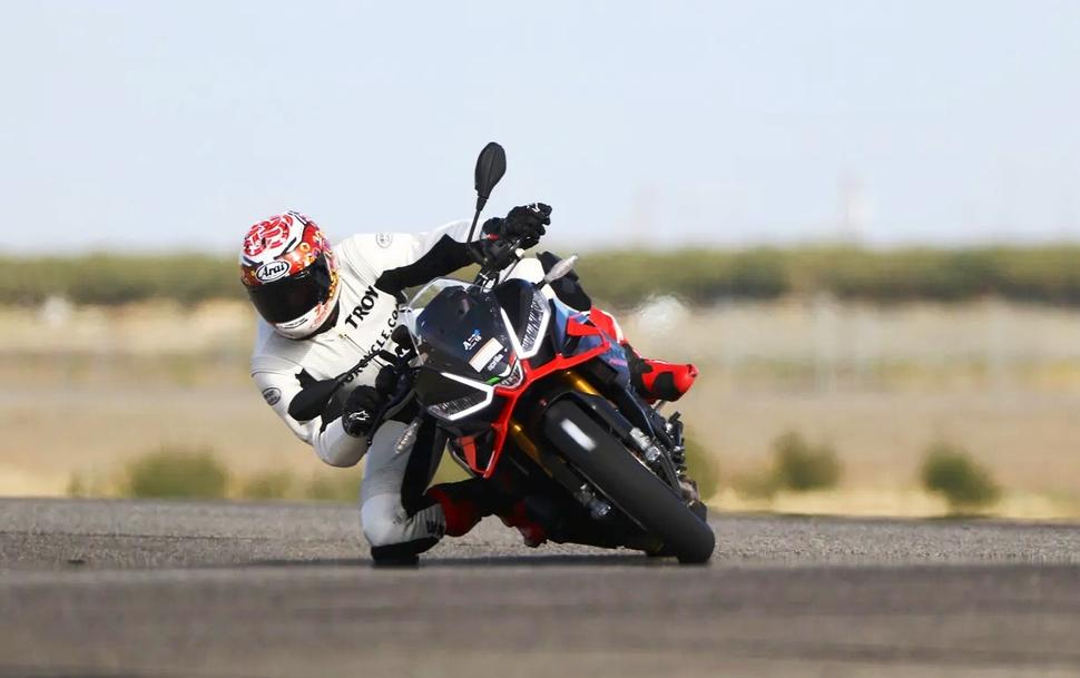 Aprilia Tuono V4 Factory 2026