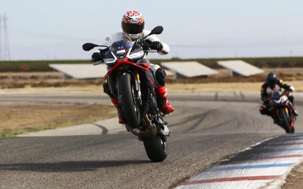 Aprilia Tuono V4 Factory 2026